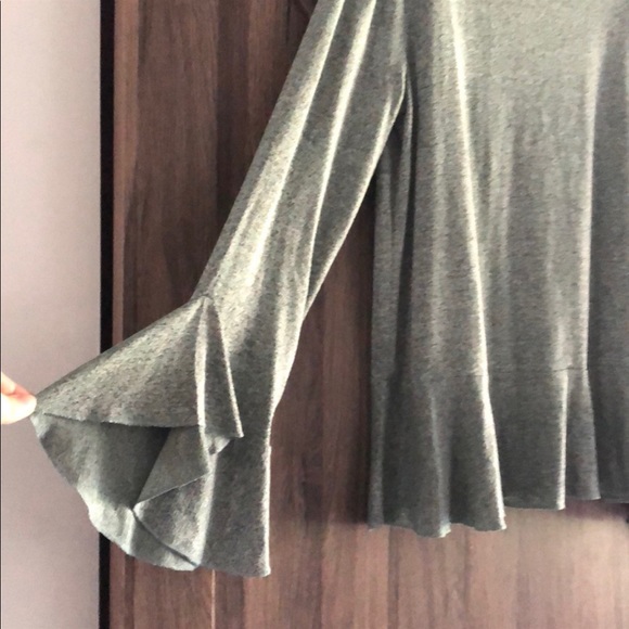 Size large bell sleeve top 3/25 - Picture 2 of 2